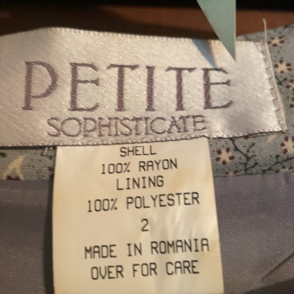 Beautiful long sleeve lined dress wore one time. - Picture 4 of 7